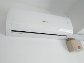 3 bedrooms, desk, soundproofing, iron/ironing board