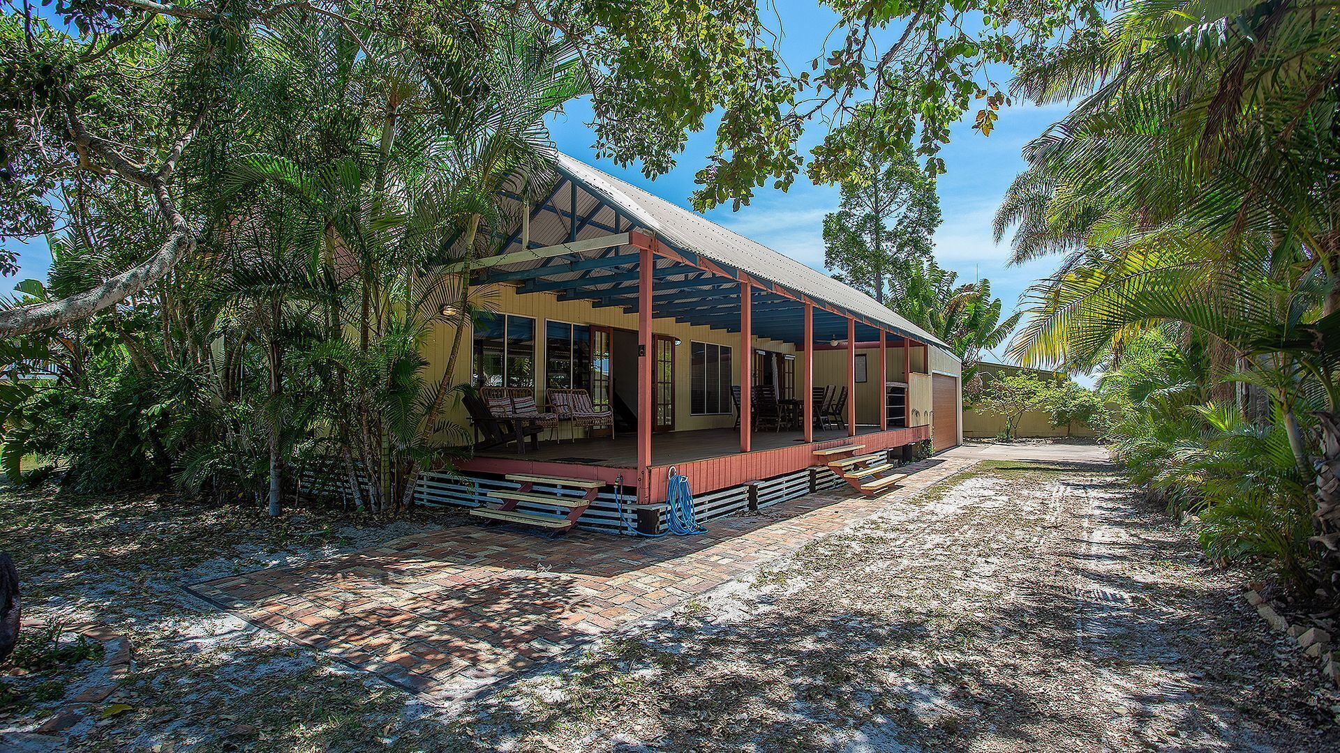 Coastal shack minutes to beach & main hub