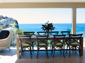 Outdoor dining - Beached on Bungan - Luxury Home with endless ocean views (Newport)