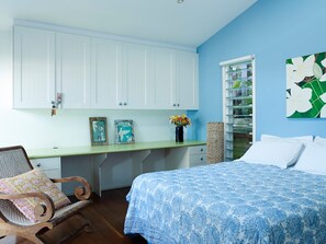 5 bedrooms, iron/ironing board, free WiFi, bed sheets - Beached on Bungan - Luxury Home with endless ocean views (Newport)