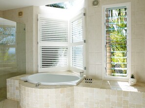 Bathroom - Beached on Bungan - Luxury Home with endless ocean views (Newport)