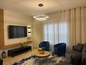 TV - 4 Bedrooms / 3 Bathrooms / Paradise Palms (8976 MP) (Kissimmee)