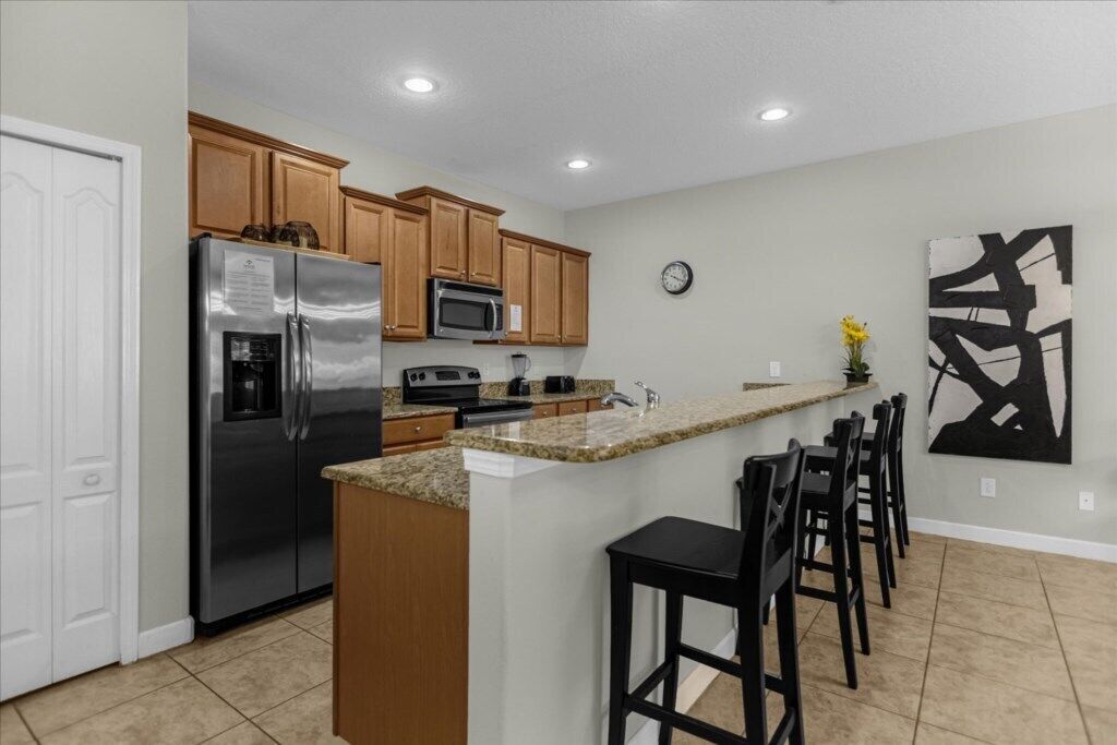 4 Bedrooms / 3 Bathrooms / Paradise Palms (8976 MP)