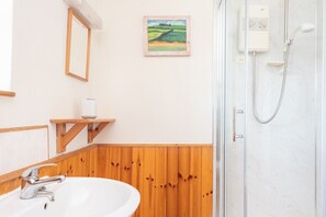 Hair dryer, towels - The Linhaye, a cottage in the countryside (Saint Kew)