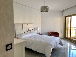 3 bedrooms, in-room safe, iron/ironing board, travel cot