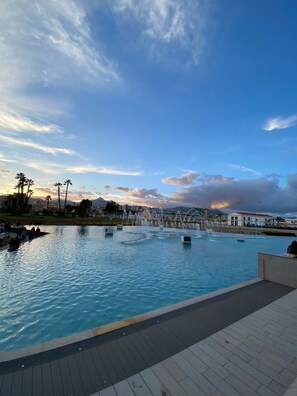 Pool - SUITE 188 FOUR SONGS (Palermo)