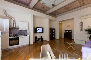 Interior - SUITE 188 FOUR SONGS (Palermo)