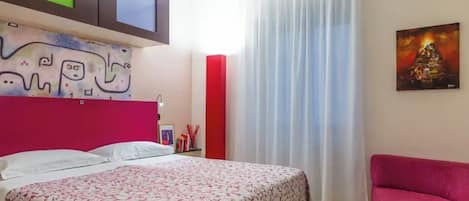 2 bedrooms, desk, iron/ironing board, WiFi (free)