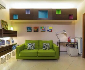 Smart TV, books, stereo