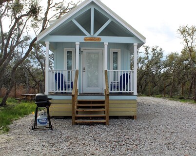 Coast Oak -Beautiful New Tiny Cottage - Perfect Family Getaway
