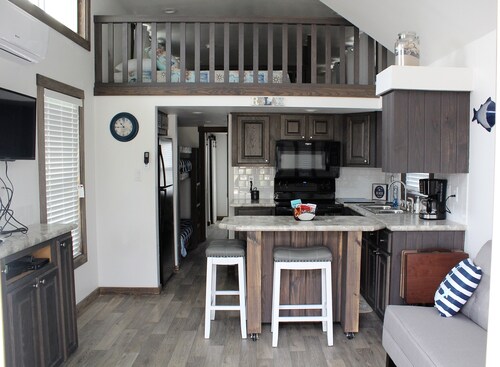 Coast Oak -Beautiful New Tiny Cottage - Perfect Family Getaway