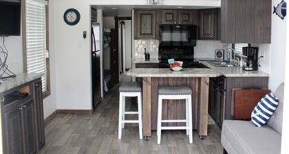 Coast Oak -Beautiful New Tiny Cottage - Perfect Family Getaway