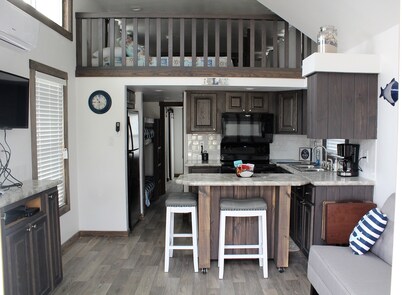Coast Oak -Beautiful New Tiny Cottage - Perfect Family Getaway