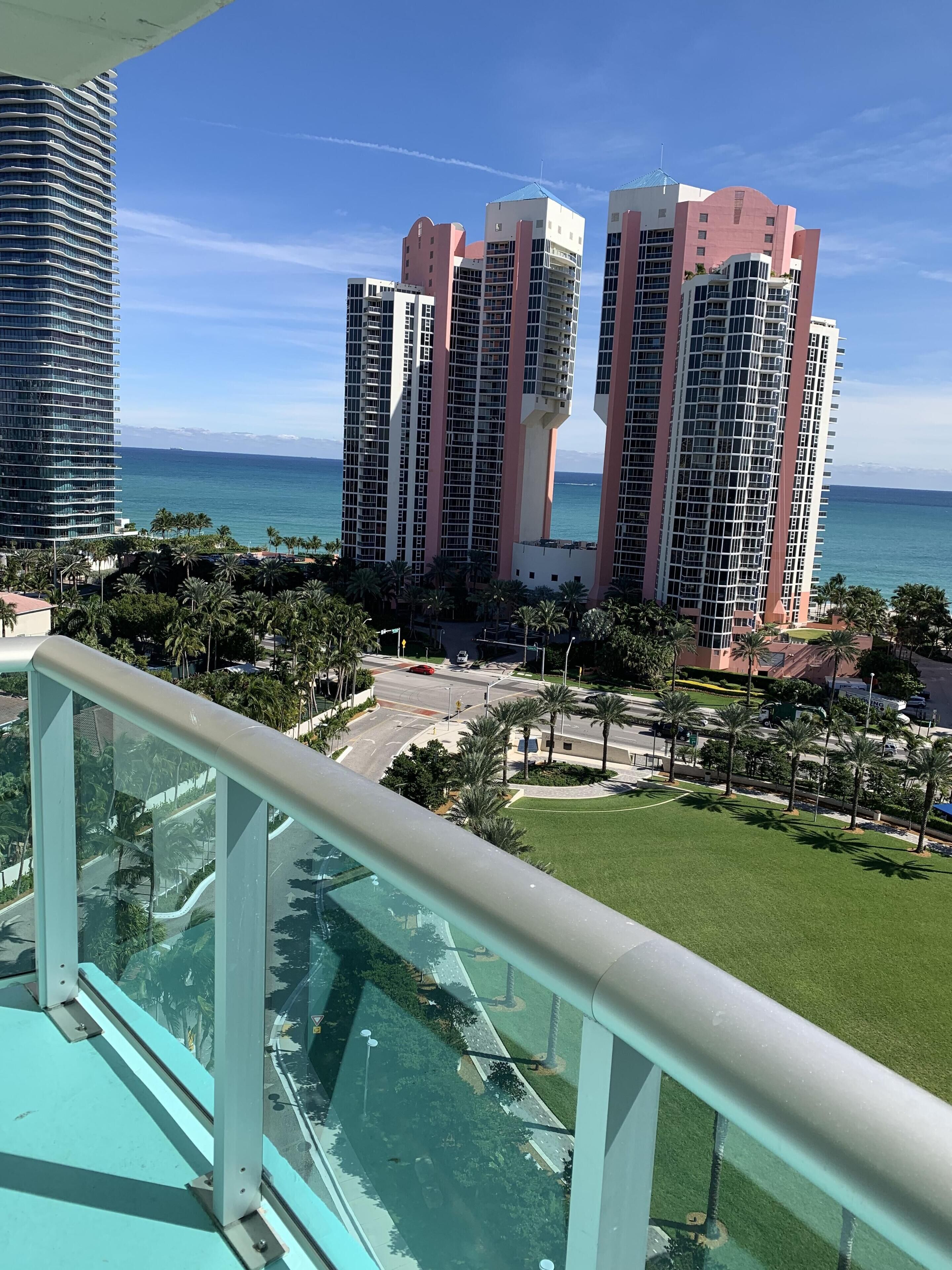 Amazing Oceanview from your Terrace 1bdr 11/2 baths 14th floor,Luminous Condo.