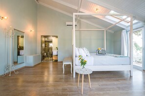 5 bedrooms, desk, iron/ironing board, travel crib - A magical hilltop retreat overlooking Chania city and the Cretan sea! (Chania)