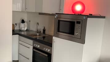Frigorífic, microones, forn i placa de cuina