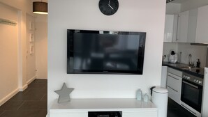 A modern kitchen with white cabinets, a built-in oven, and a black countertop. - Central apartment in Willingen (Willingen (Upland))