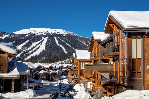 Incredible multi level 2 bedroom + den townhouse, close to ski run