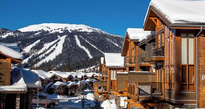 Incredible multi level 2 bedroom + den townhouse, close to ski run