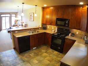 Refrigerador, microondas, horno, placa de cocina