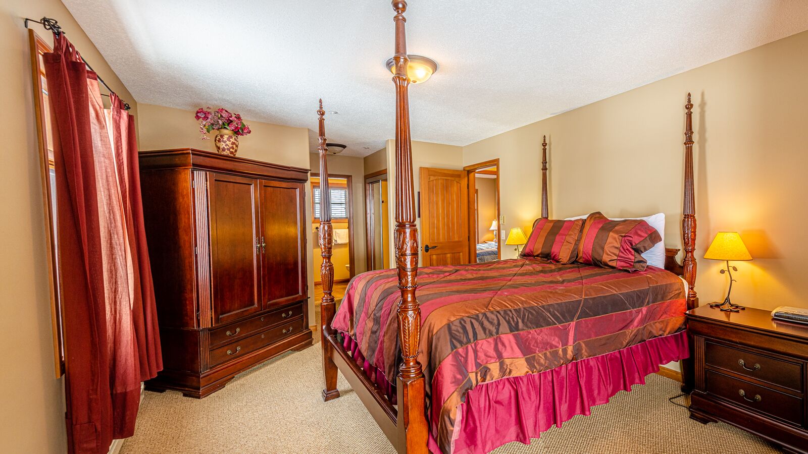 Excellent multi level 3 bedroom townhouse with easy access to nearby runs and lift