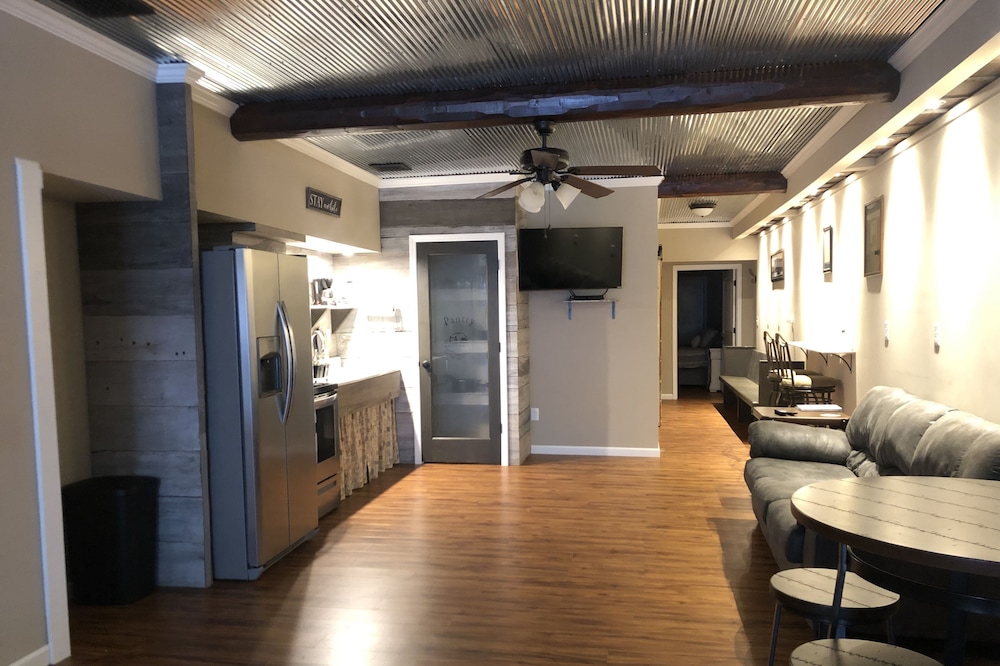 Station House • Condo • 2 Bed • 2 Bath • Sleeps 5