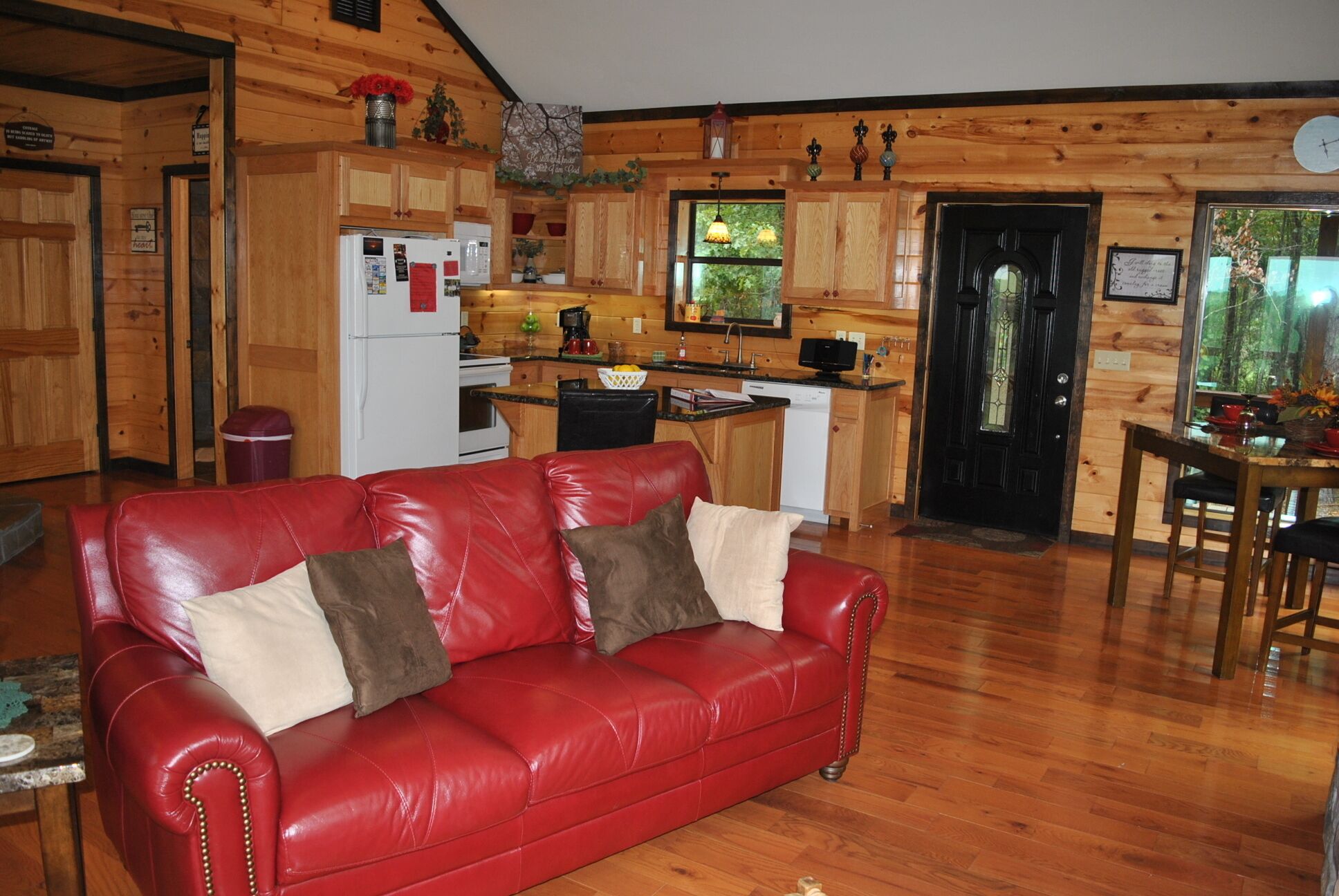 Romantic Couples Cabin! Enjoy breathtaking sunrise views and quiet seclusion.