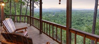 Romanttisen pariskunnan mökki! Nauti henkeäsalpaavista auringonnousunäkymistä ja hiljaisuudesta.