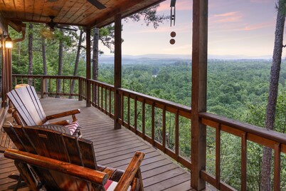 Romantic Couples Cabin! Enjoy breathtaking sunrise views and quiet seclusion.