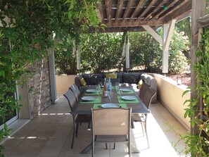Outdoor dining - Provencal style house with mountain view (Calenzana)