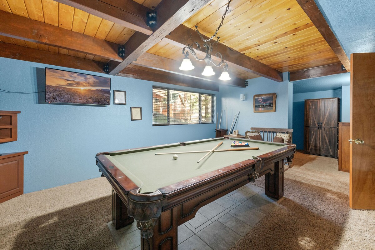 Moonridge Manor - Close to Slopes, Hot Tub, Game Room, Pool Table