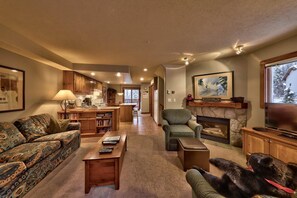 TV, peis, DVD-spiller og stereoanlegg