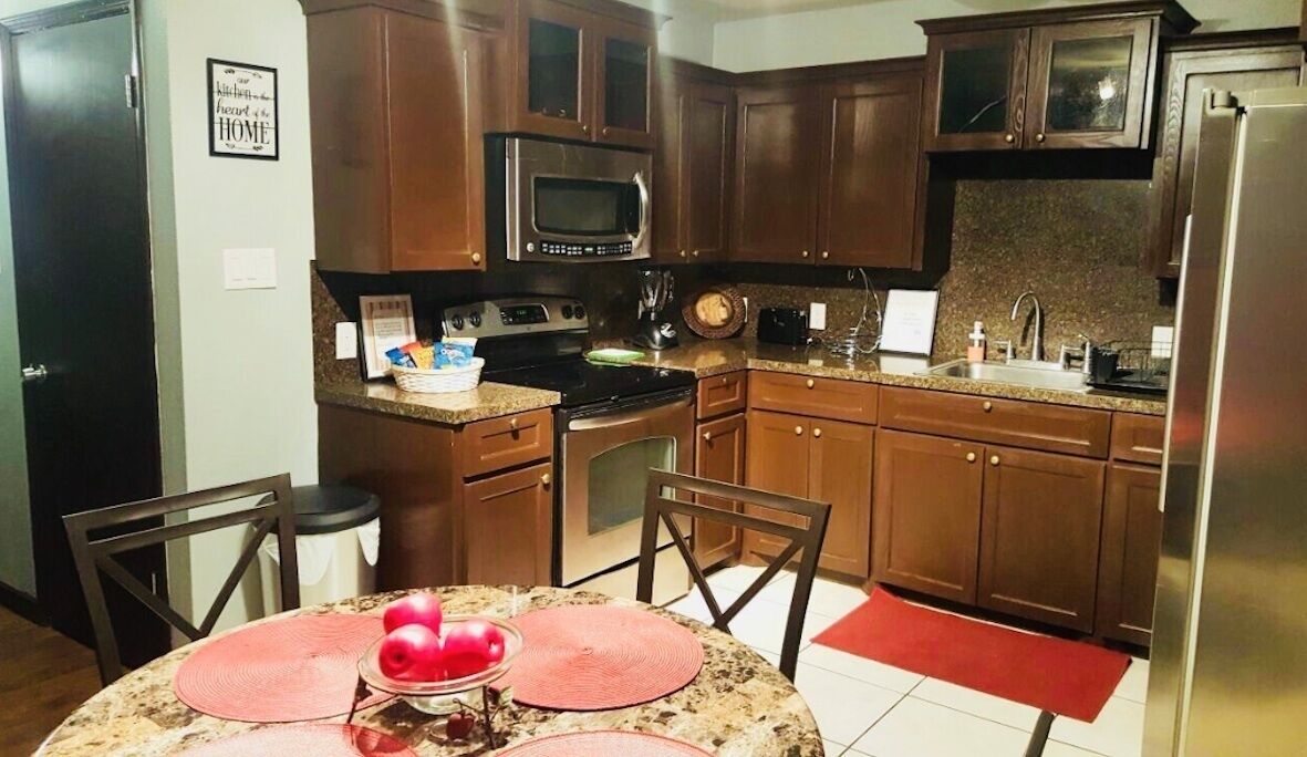 Beautiful Townhouse Centrally Located. Family or business travel