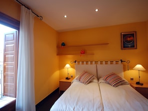 3 bedrooms, iron/ironing board, Internet, bed sheets