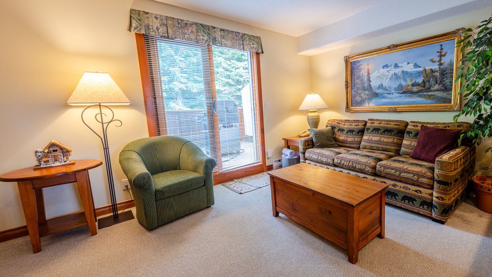 Spacious 2 bedroom townhouse with easy access to nearby runs and lift, short walk to village