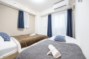 Desk, free WiFi, bed sheets - Naniwa Tsutenkaku Hotel (Osaka)
