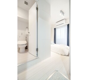 Standardzimmer | Badezimmer | Badewanne und Dusche (separat), Komfortbadewanne