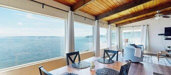 Frente al mar, casa multifamiliar con terrazas amuebladas y acceso a la playa