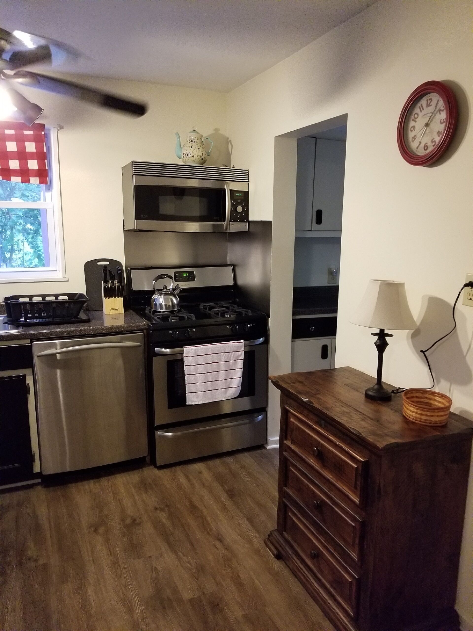 Vintage Mtn Retreat with Character and Charisma for only 95 a night