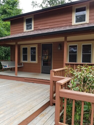 Mtn Retreat with Character and Charisma for only 95 a night