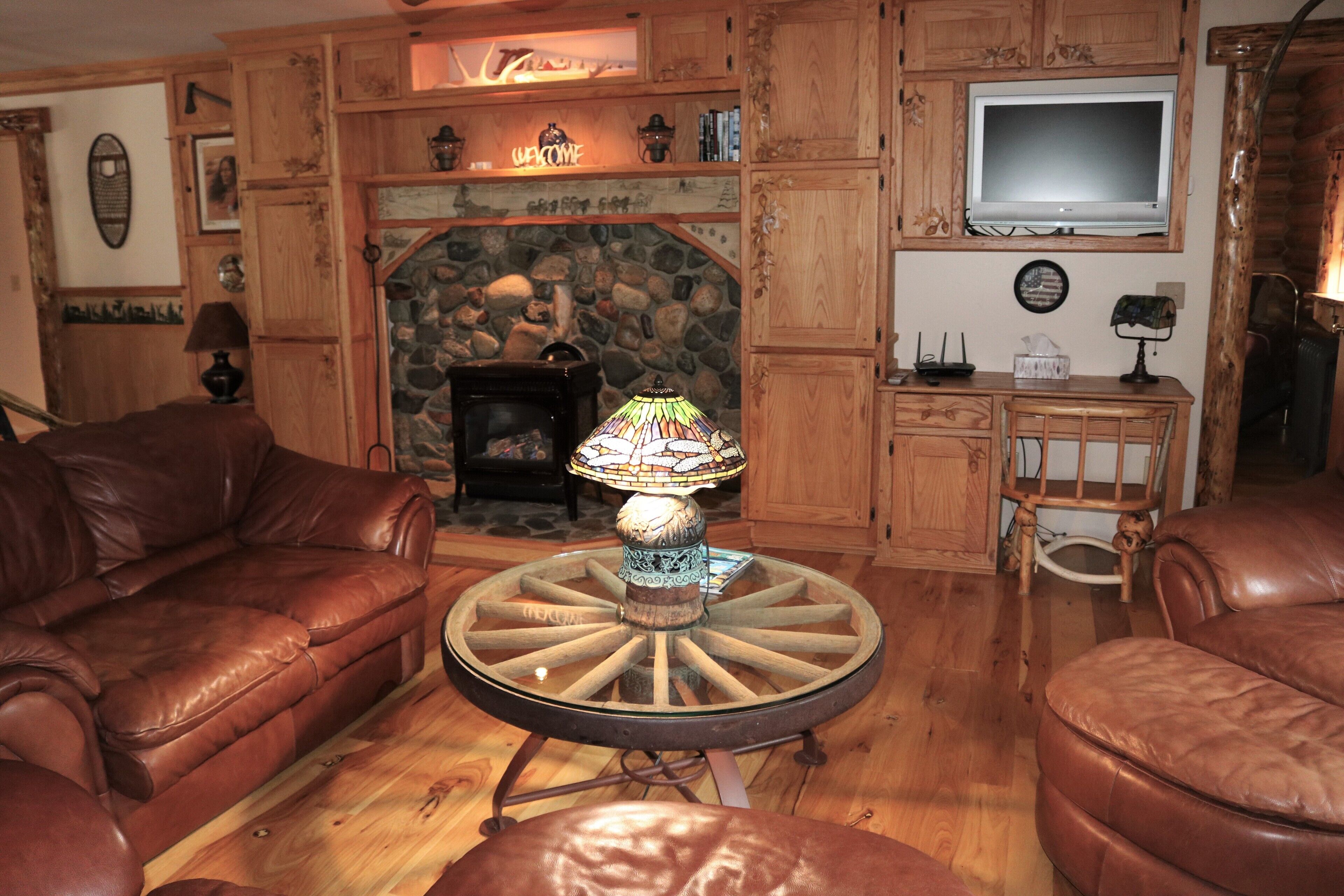 JBs Alaska Getaway Beautiful Custom Log home for your Alaskan experience 2b/2b