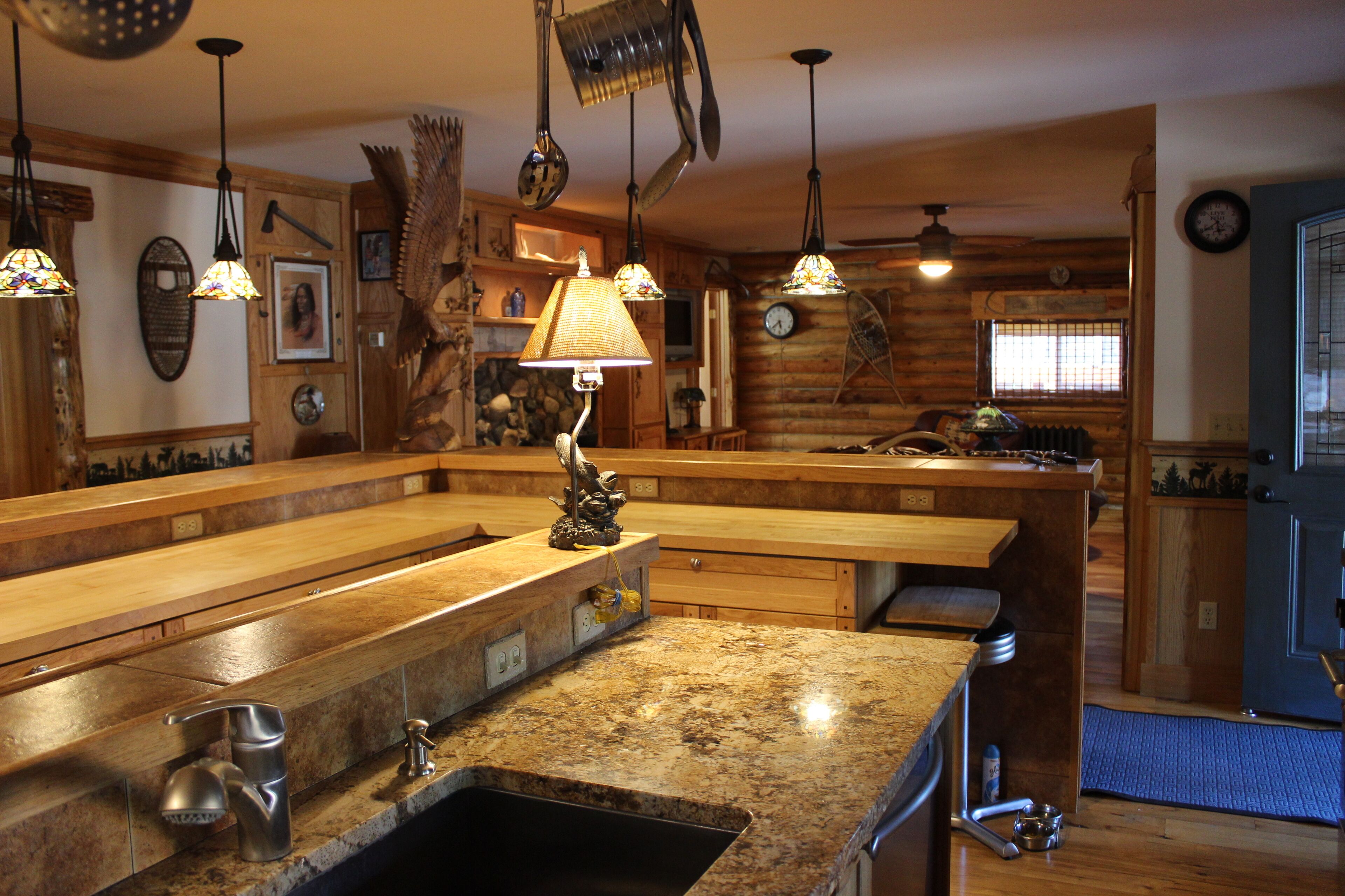 JBs Alaska Getaway Beautiful Custom Log home for your Alaskan experience 2b/2b