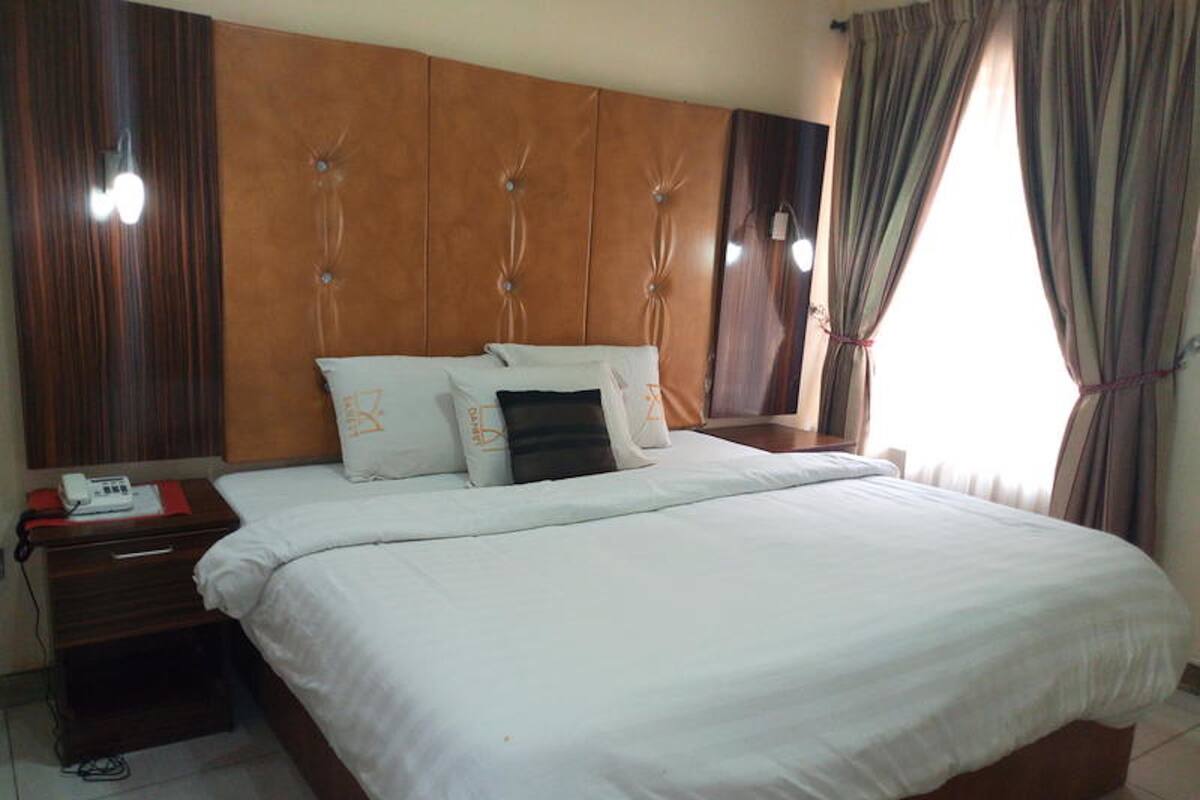Desk, laptop workspace, free WiFi, bed sheets