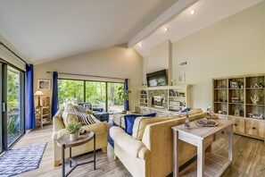 TV, fireplace, offices