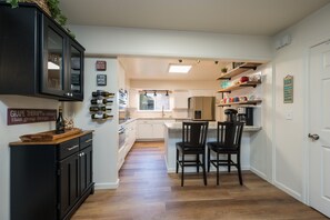 Fridge, microwave, oven, stovetop - Large home close to Downtown, Hiking, CalPoly, Beaches, Wineries, Shopping (San Luis Obispo)