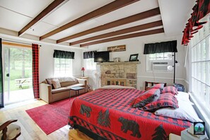 1 bedroom, bed sheets