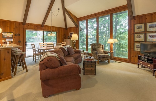 Spacious and secluded home very close to the major ski resorts!!!