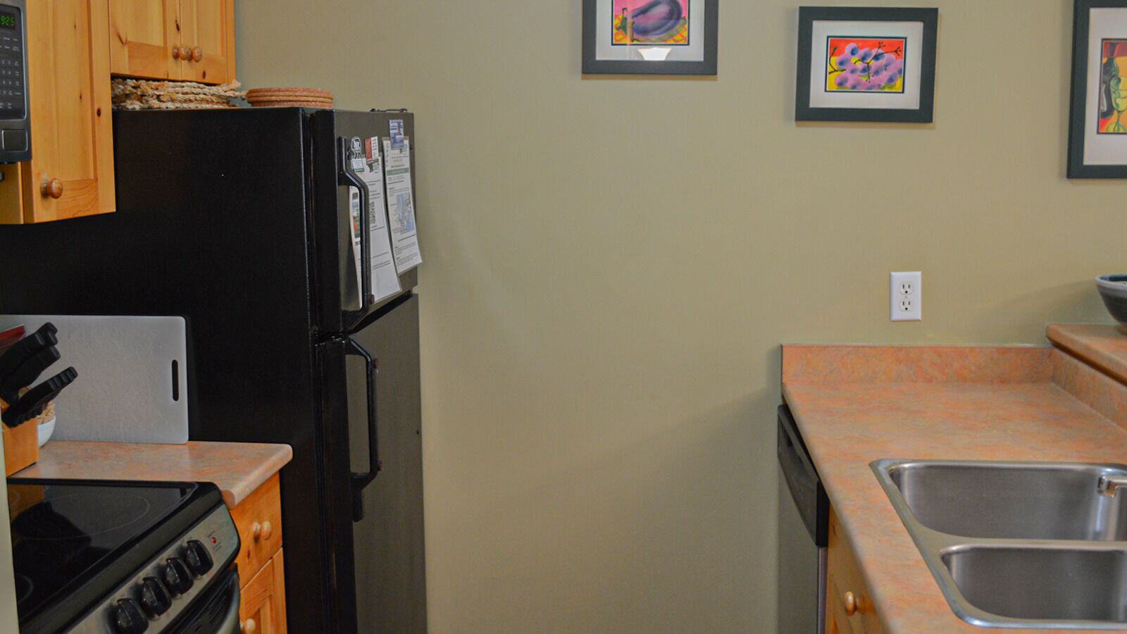 Cozy Condo Close to Village | Access to Ski-Out Trail | Private Hot Tub | Fireplace