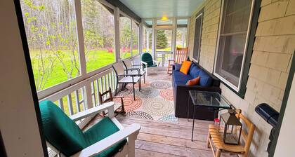 The Round Pond Getaway. Screened Porch · Fire Pit · Walk to Harbor