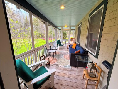 The Round Pond Getaway. Screened Porch · Fire Pit · Walk to Harbor